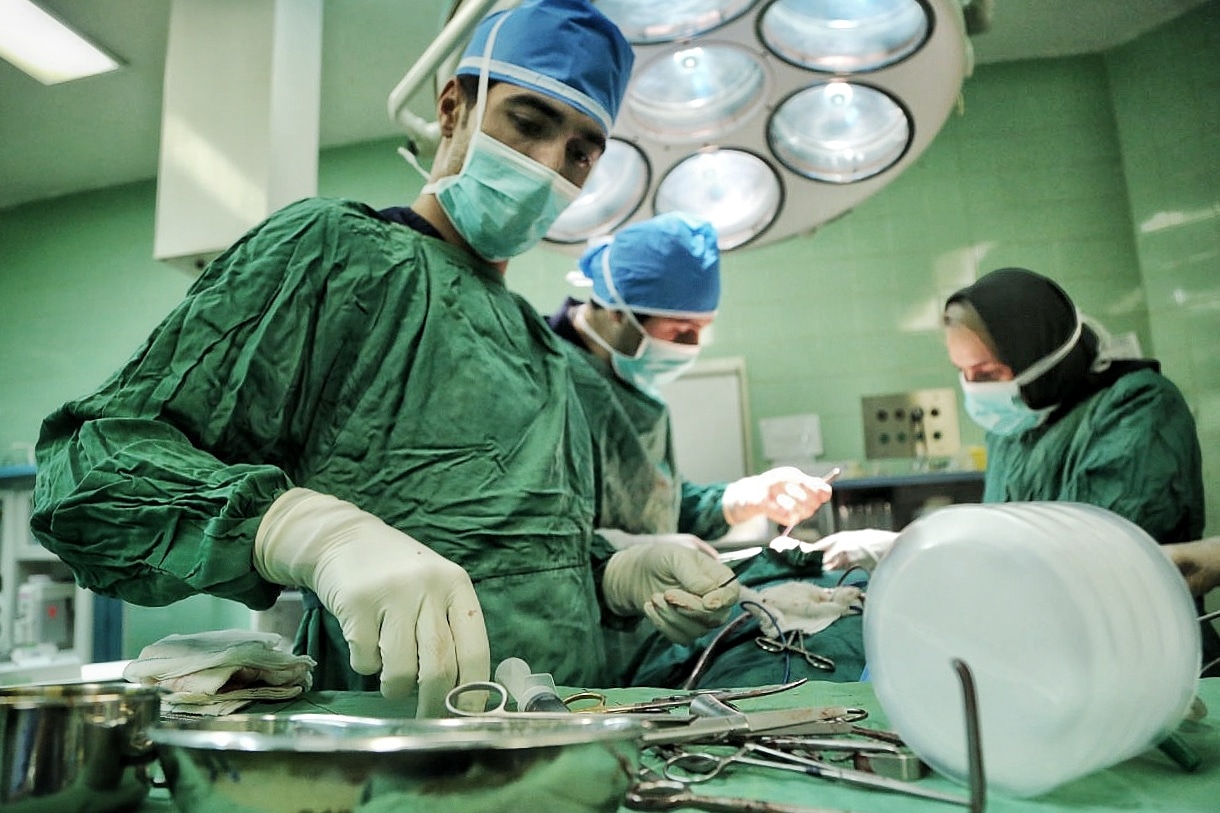 انجام عمل جراحي موفقيت آميز تومور فك زن ٢٣ ساله دربيمارستان امام علي (ع) بجنورد